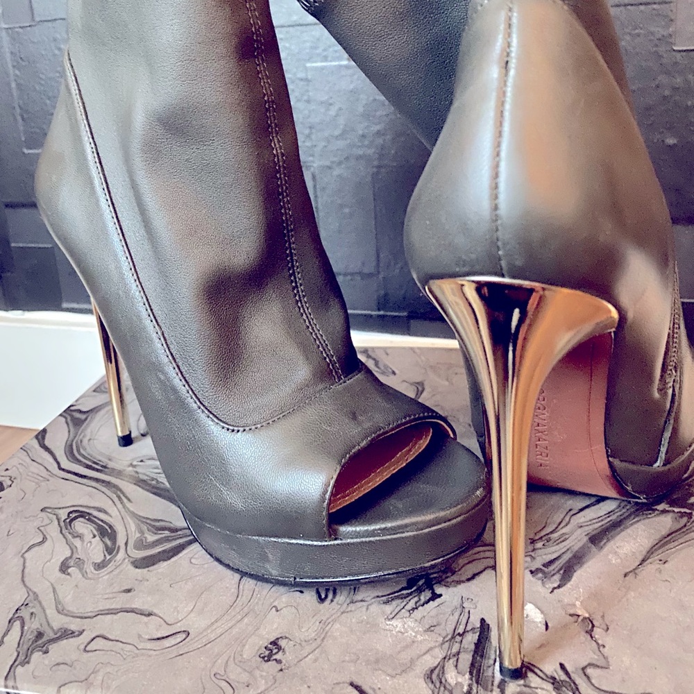BCBGMAXAZRIA Black Bali Leather Stiletto Booties